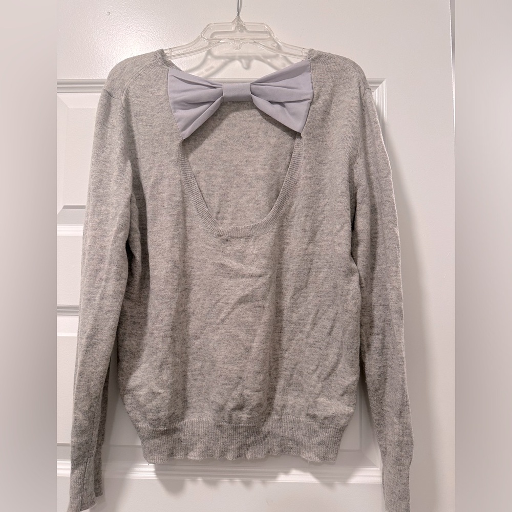 Cashmere blend GOA sweater with back bow